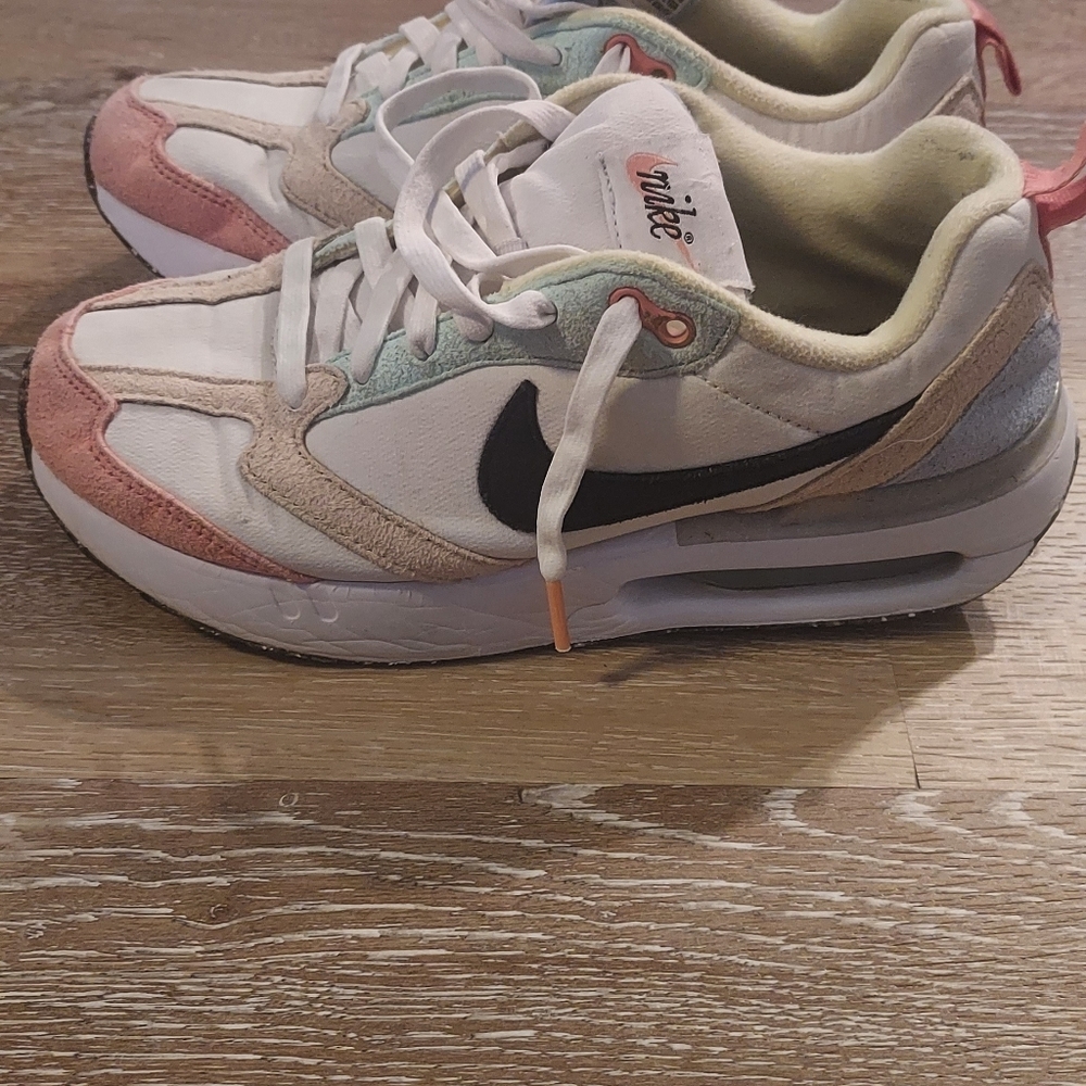 Nike girls sneakers. Size 5.5